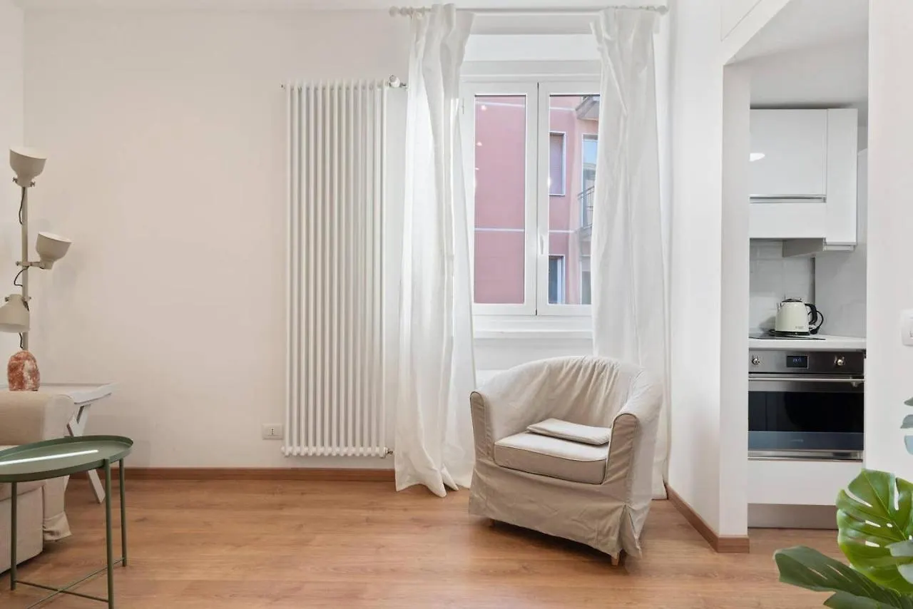 Amazing Studio With Botanic Touch In The Center Milan Apartment